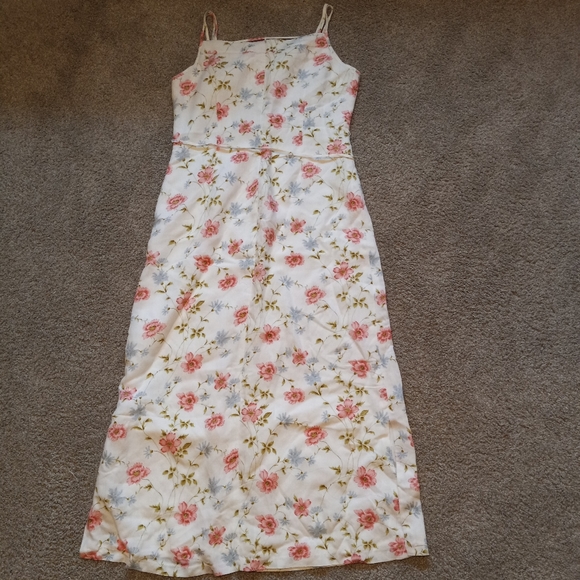 Chaber Kimono-style White Gown with Floral Pattern - Picture 2 of 3